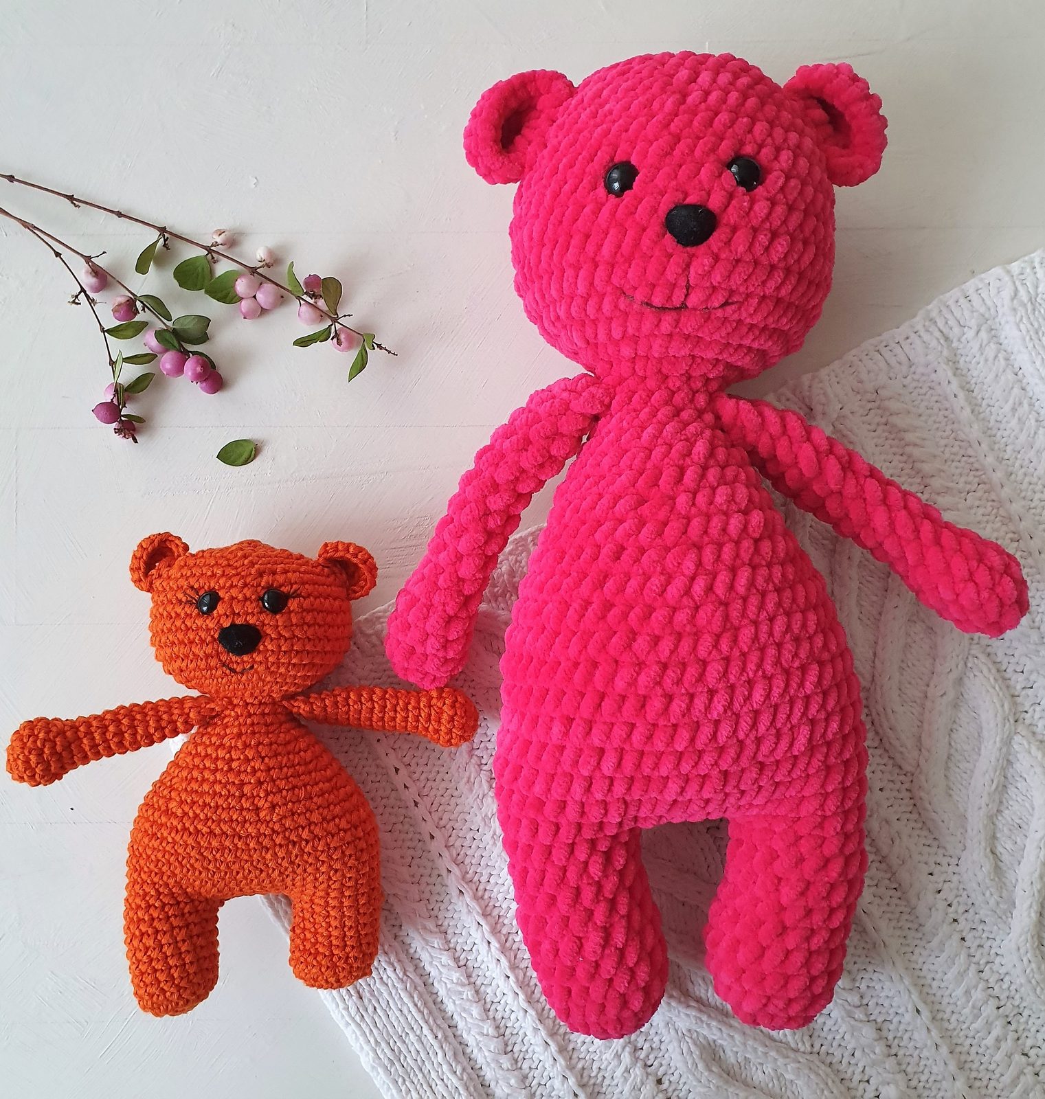 Bear amigurumi crochet pattern — small and big teddy bear plush toys shown side by side, in orange and pink